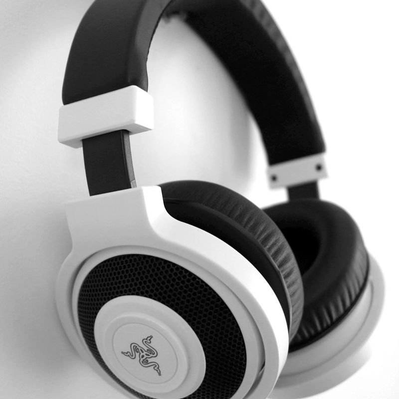 Ultimate Soundzz Headset (White) inc Bass Booster (tm)